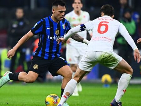 Inter vs Fiorentina: Serie A Spotlight at the Meazza