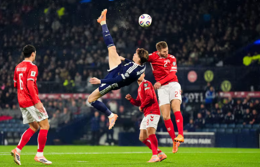 McTominay scorec amazing bicycle kick